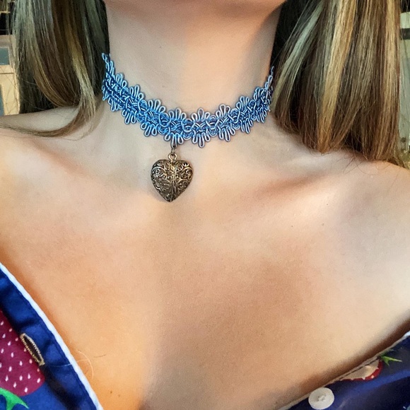 90s Baby Blue Choker with Heart Charm - Picture 4 of 8